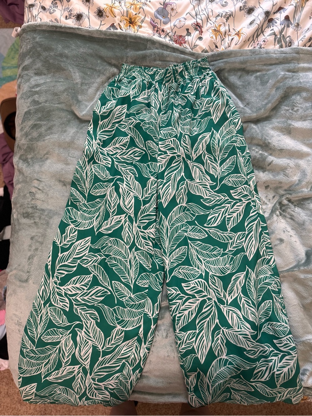 Pink Lily Green Leaf Print Pants